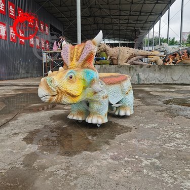 仿真恐龍與彩燈制造 創意與科技的完美融合